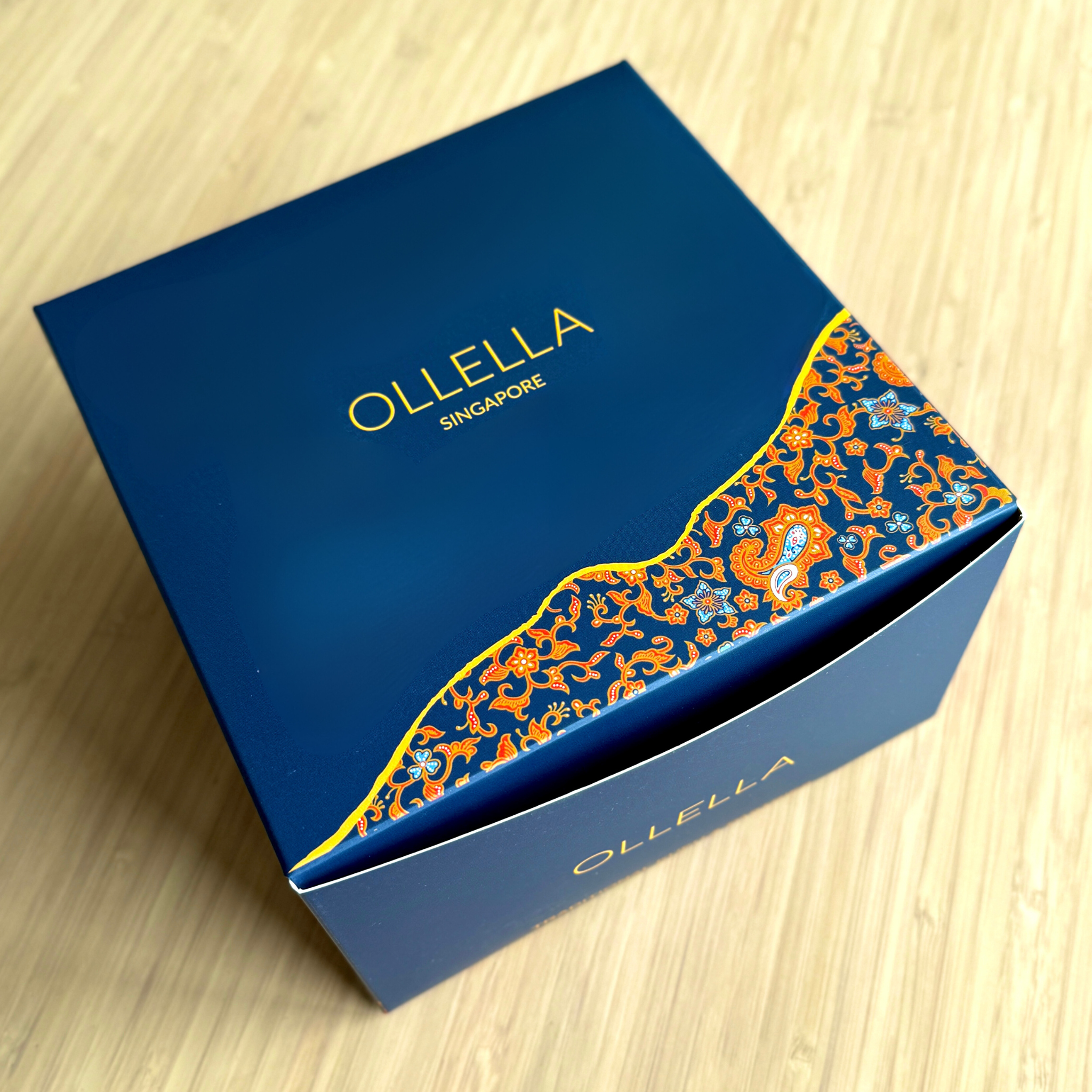Abundance Batik Manyue Kueh Box (18 pcs of kueh)