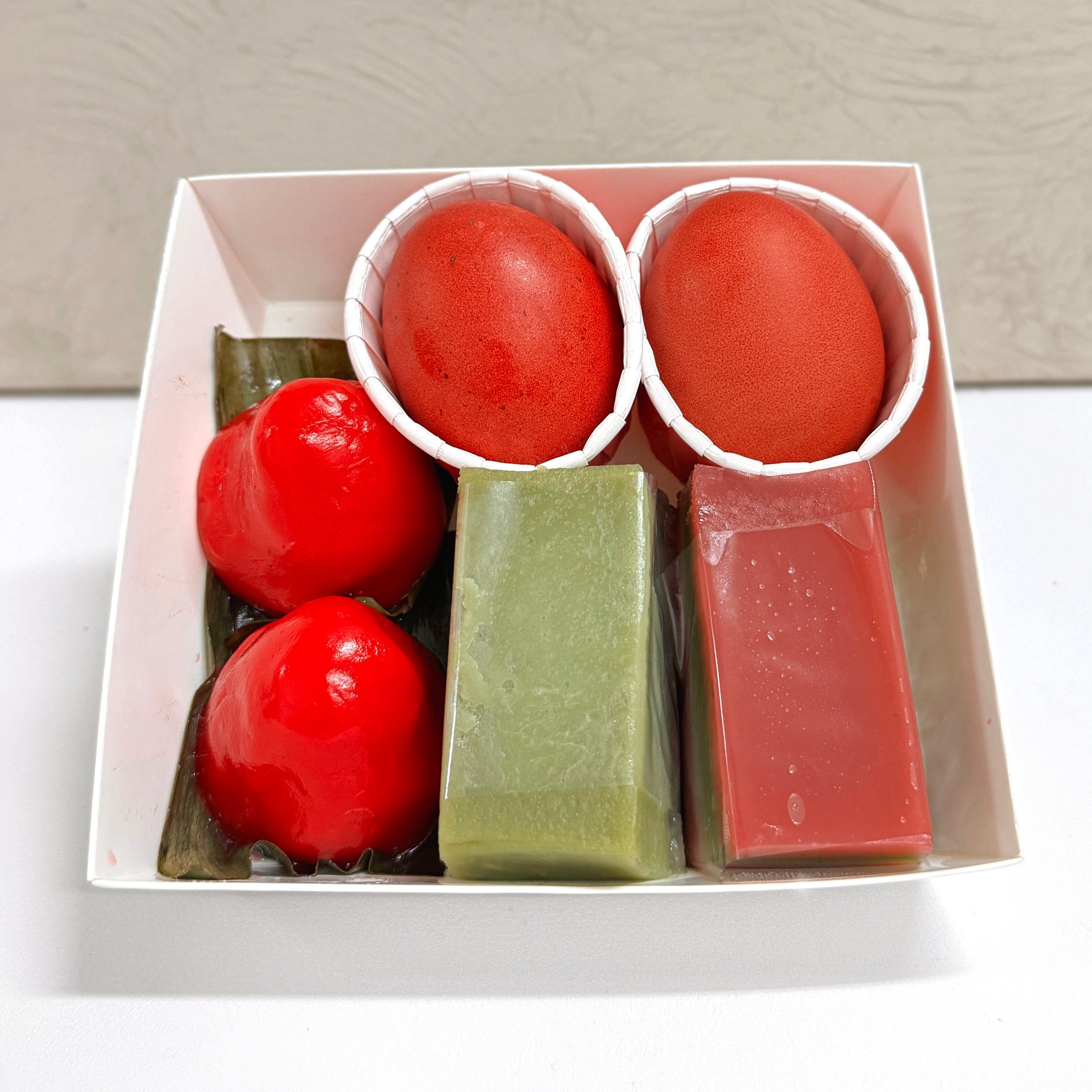 Petite Manyue Box (4 pcs of kueh)