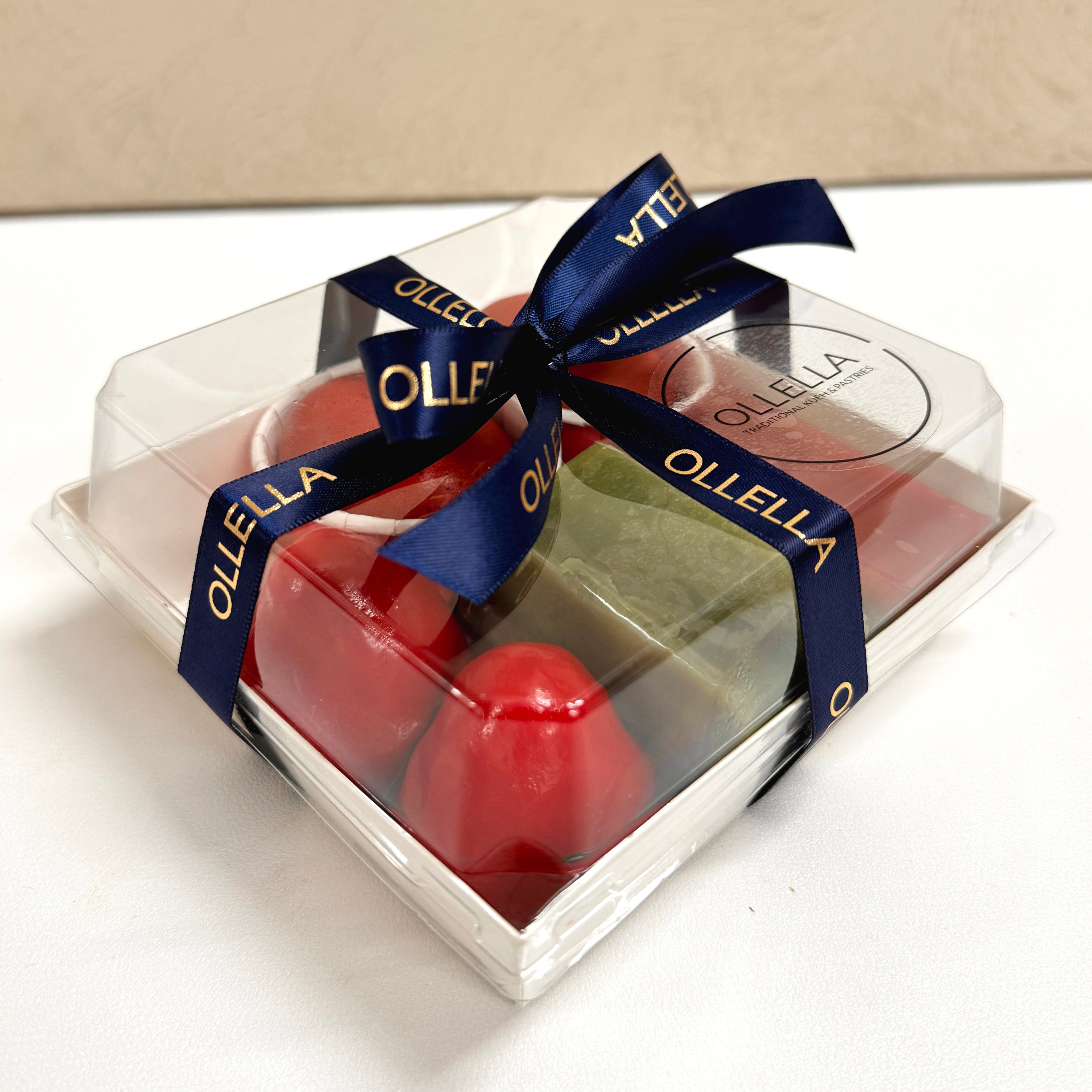 Petite Manyue Box (4 pcs of kueh)