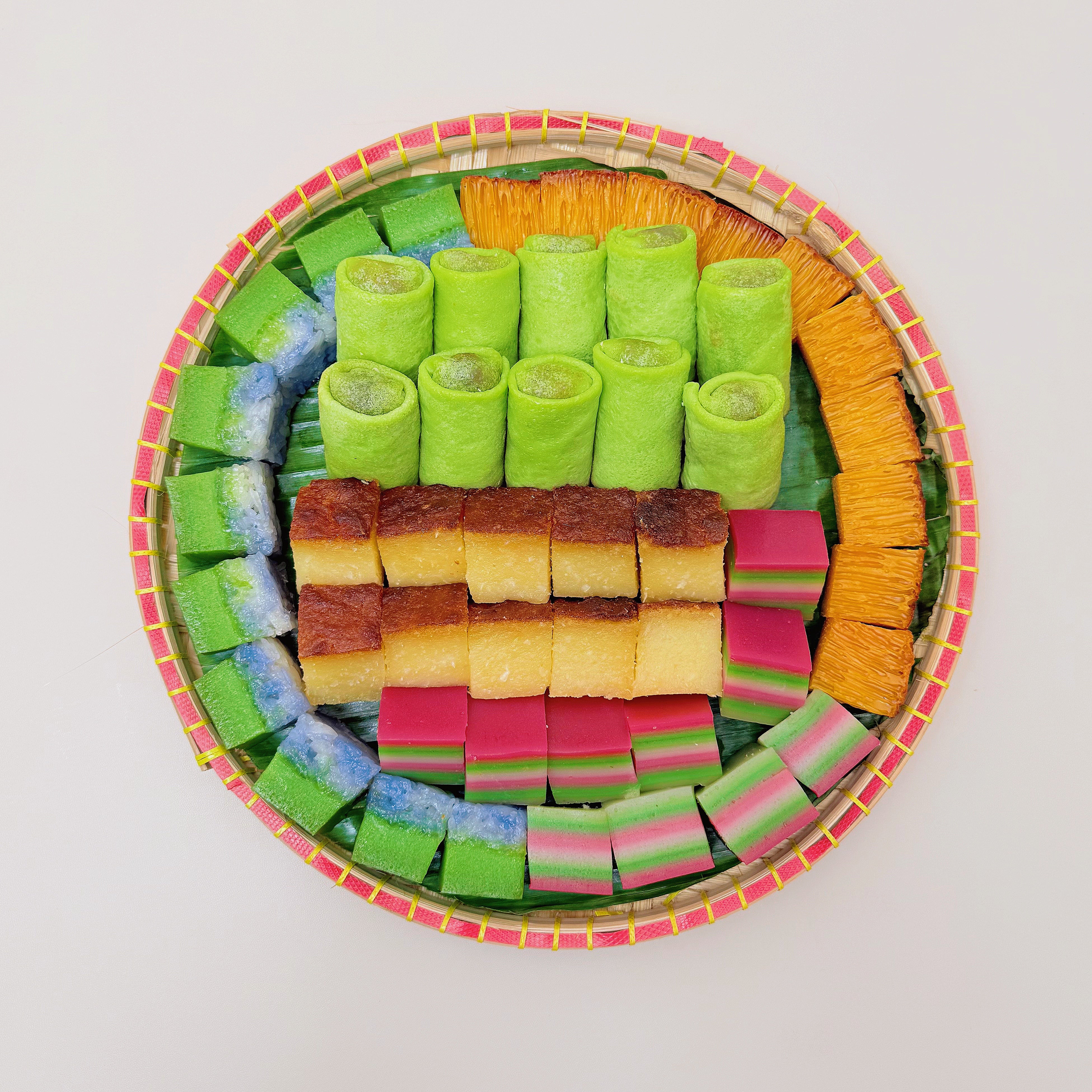 **Bite-size Vegetarian Kueh Small Bamboo Platter (50 pcs)