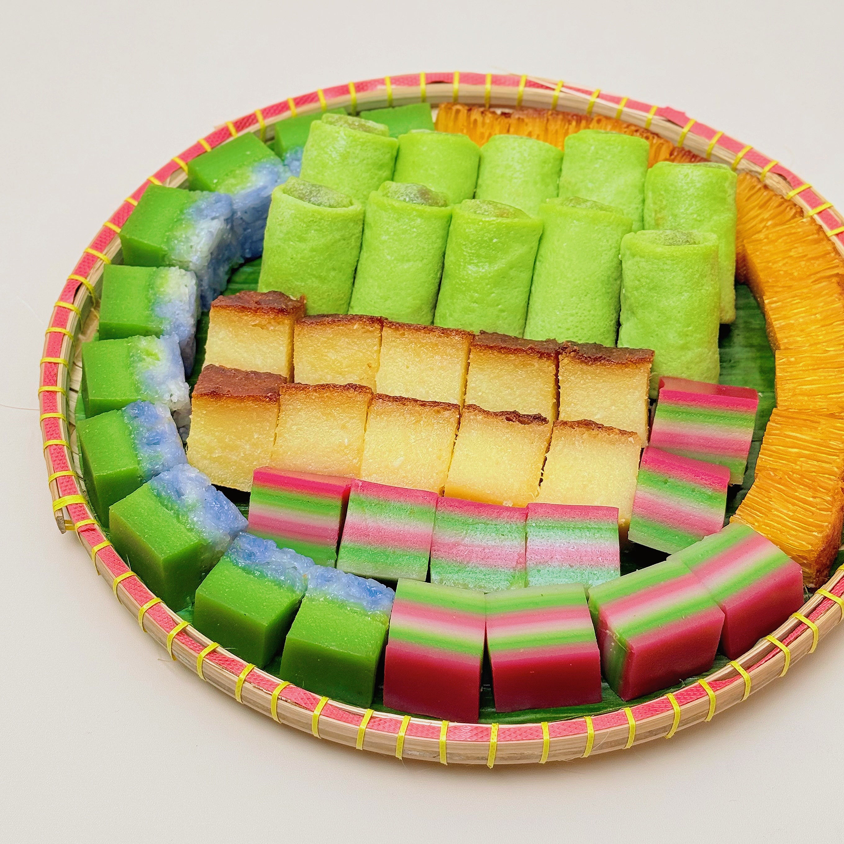**Bite-size Vegetarian Kueh Small Bamboo Platter (50 pcs)