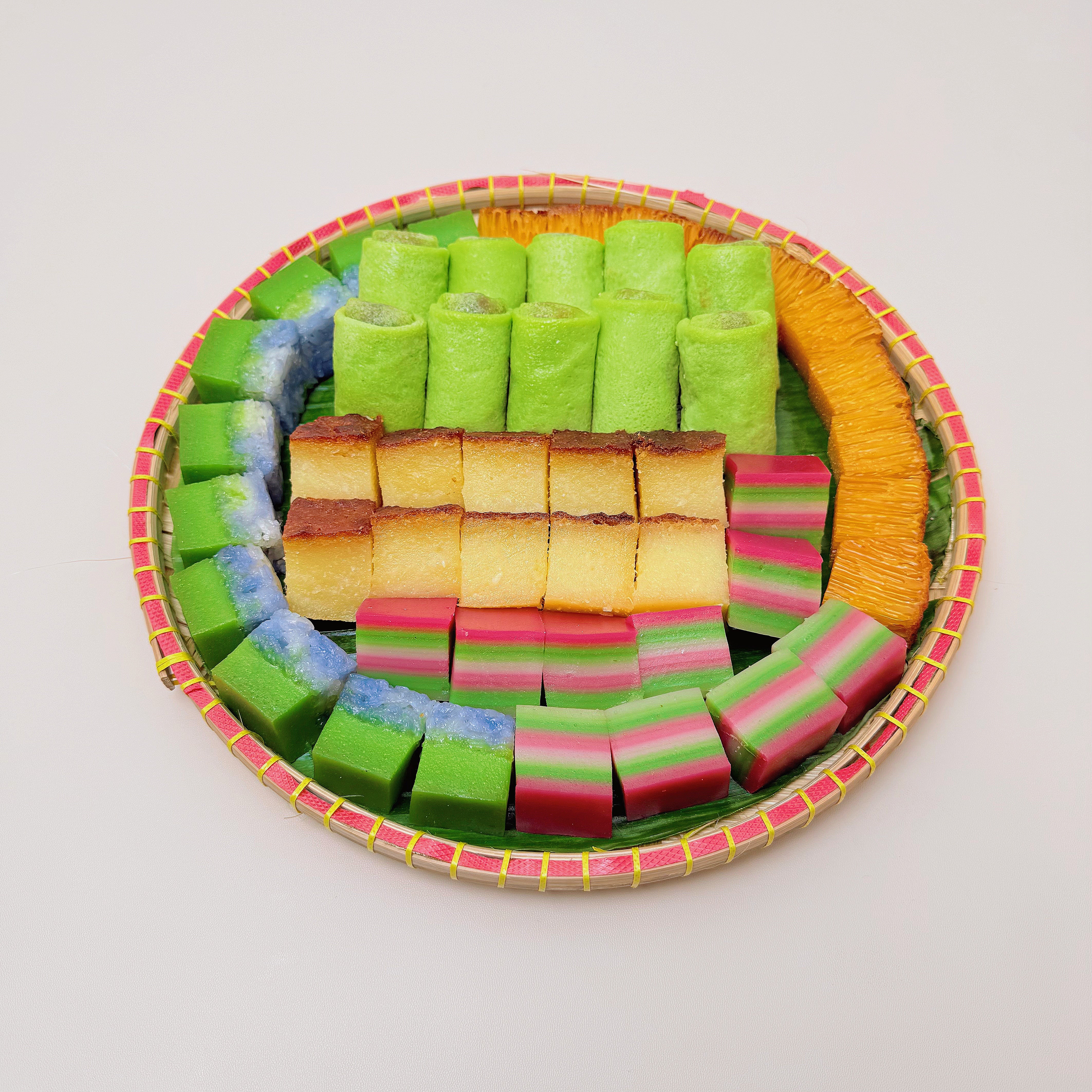 **Bite-size Vegetarian Kueh Small Bamboo Platter (50 pcs)